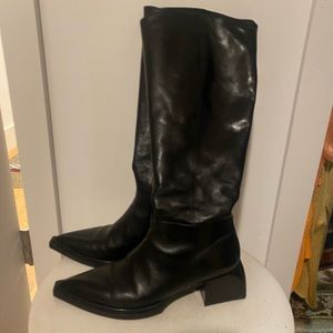 Knee high vagabond boots.